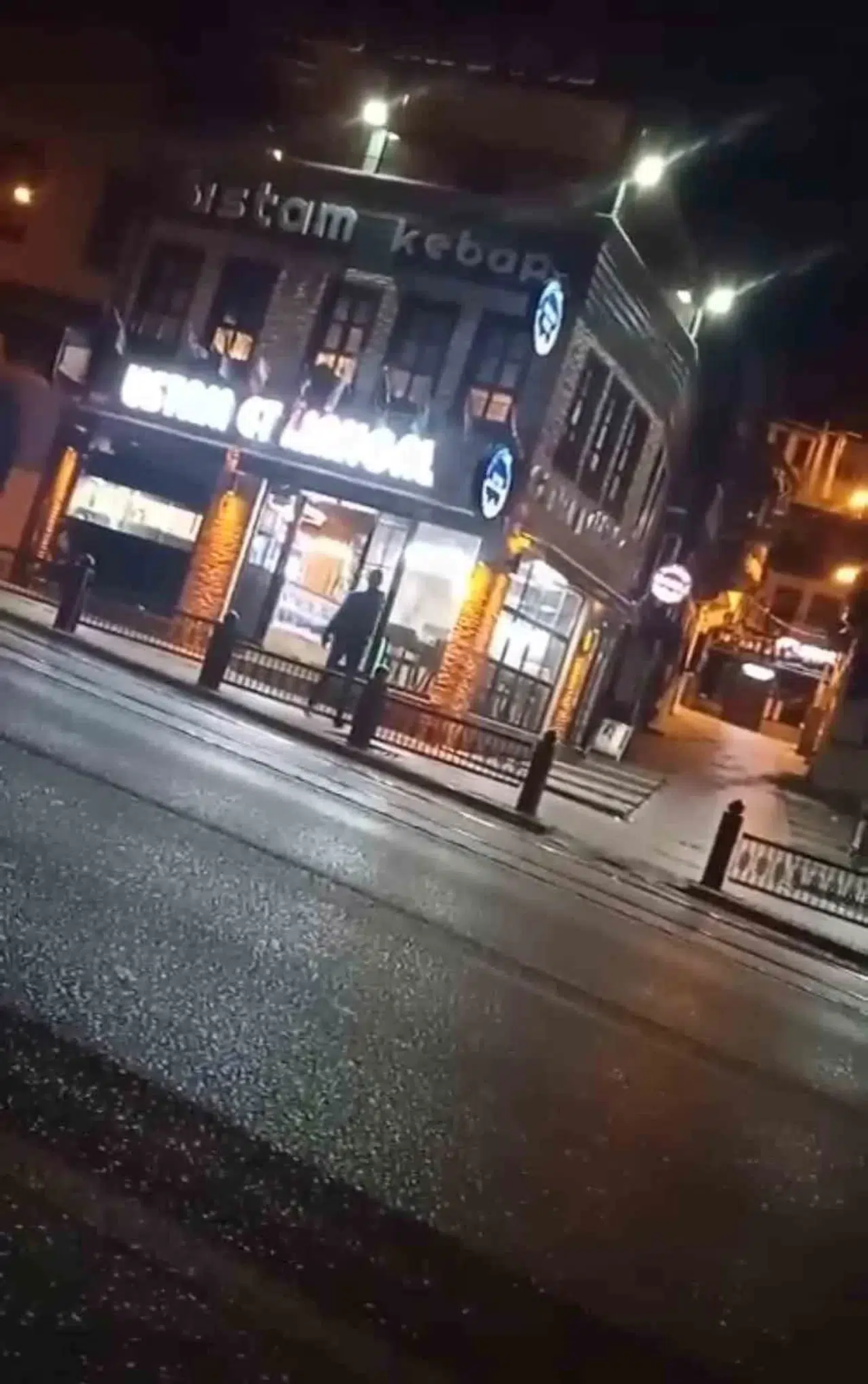 Bursa’da Ortalarında Hasımlık Bulunan Kişinin Dükkanına Bu türlü Ateş Açtı
