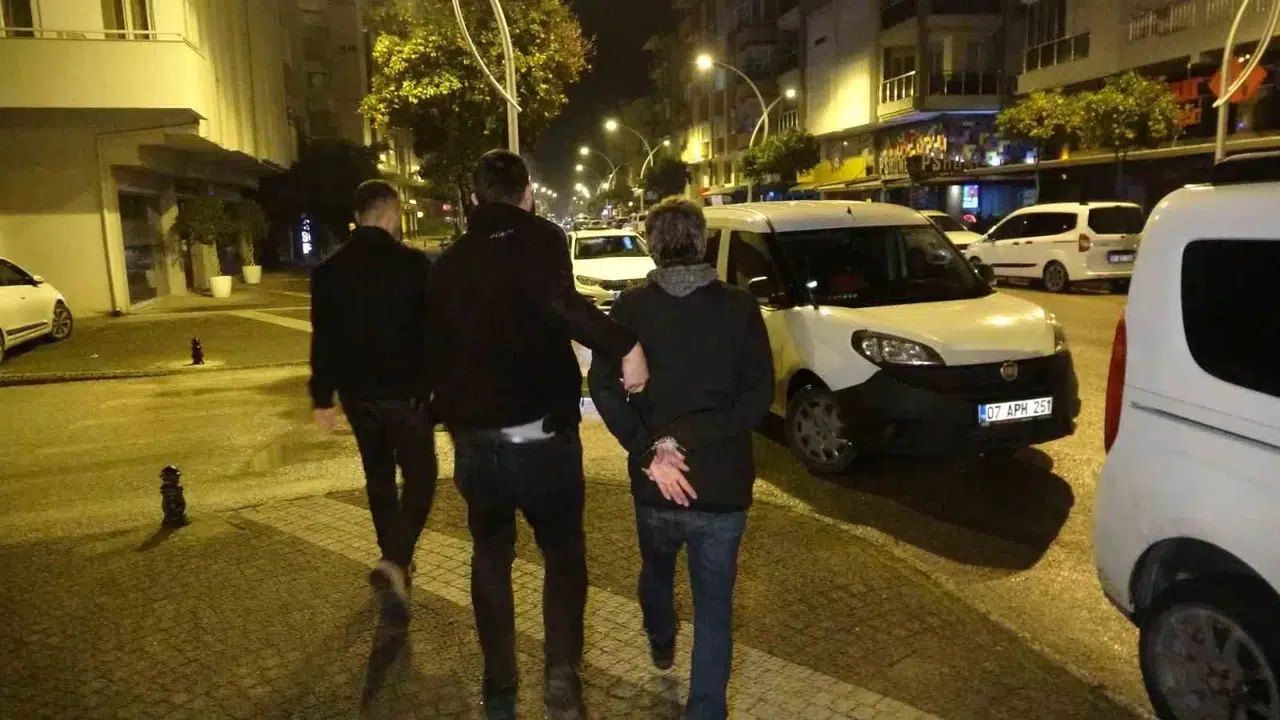 Çalmak İstediği Ayakkabının İçinde Konutun Anahtarını Gören Hırsız Maksat Büyüttü
