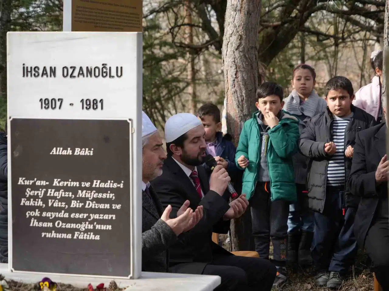 Çanakkale Türküsü’nün Muharriri Halk Ozanı İhsan Ozanoğlu Kabri Başında Anıldı
