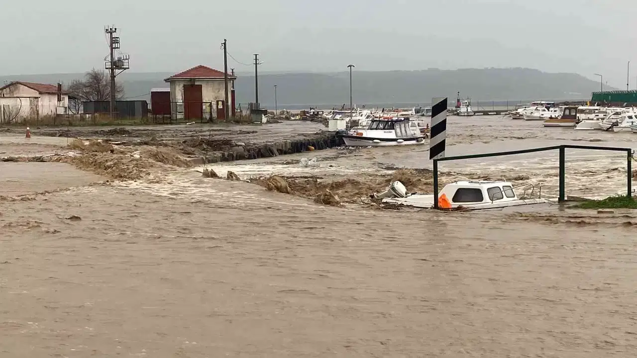 Çanakkale’de Sağanak Yağış Nedeniyle Kepez Çayı Taştı