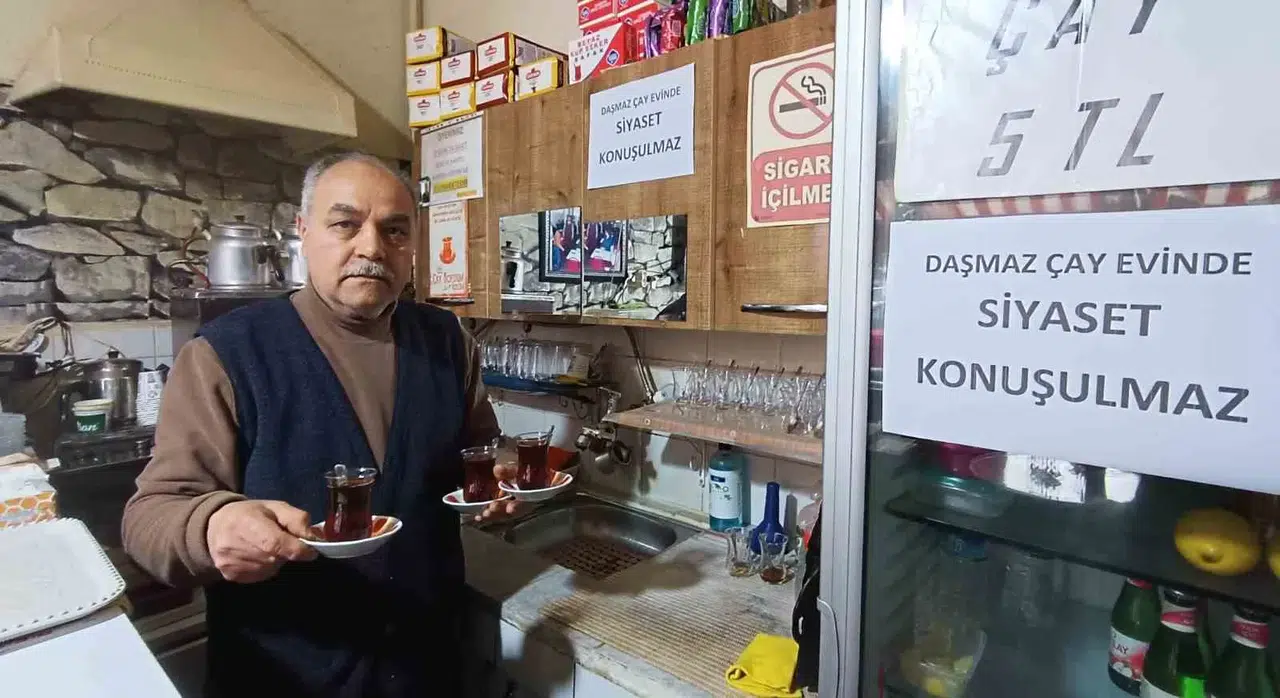 Çay Meskeninde Siyaset Konuşma Yasağı