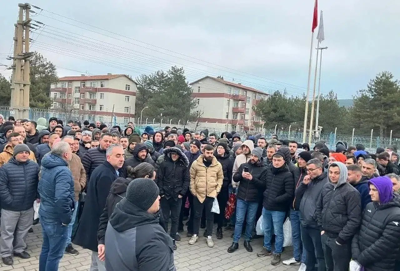 Çelikler Holding’e İlişkin Termik Santrallerinde Çalışan Yüzlerce Emekçi Aksiyon Yaptı