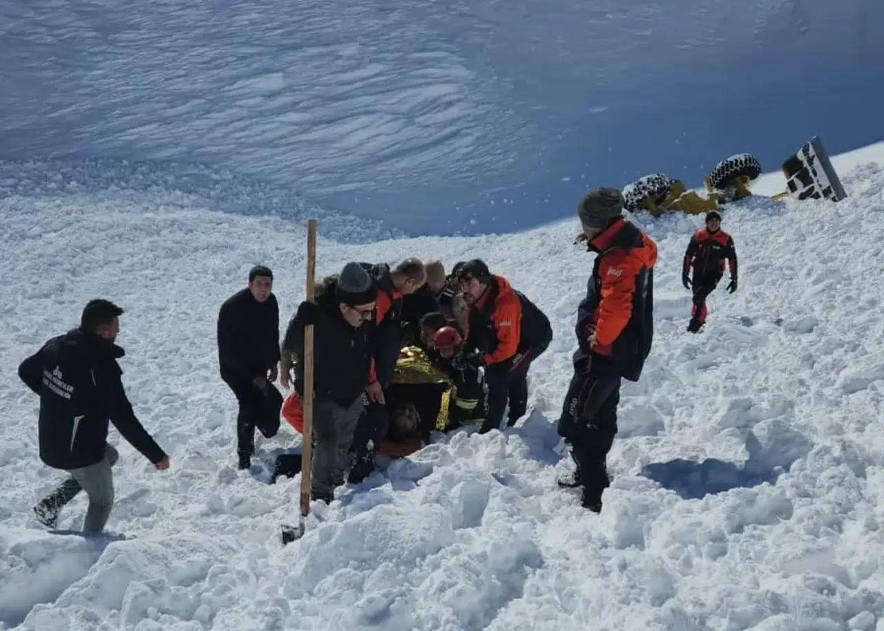 Çığ Altında Kalan Operatör Çektiği Görüntü ile Uyarmıştı