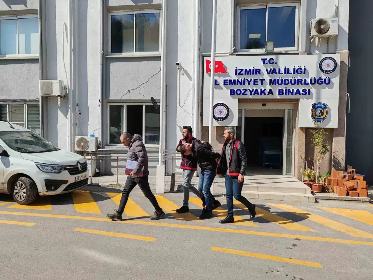 Cinayetin Sebebi, Birebir Kızdan Hoşlanmaları