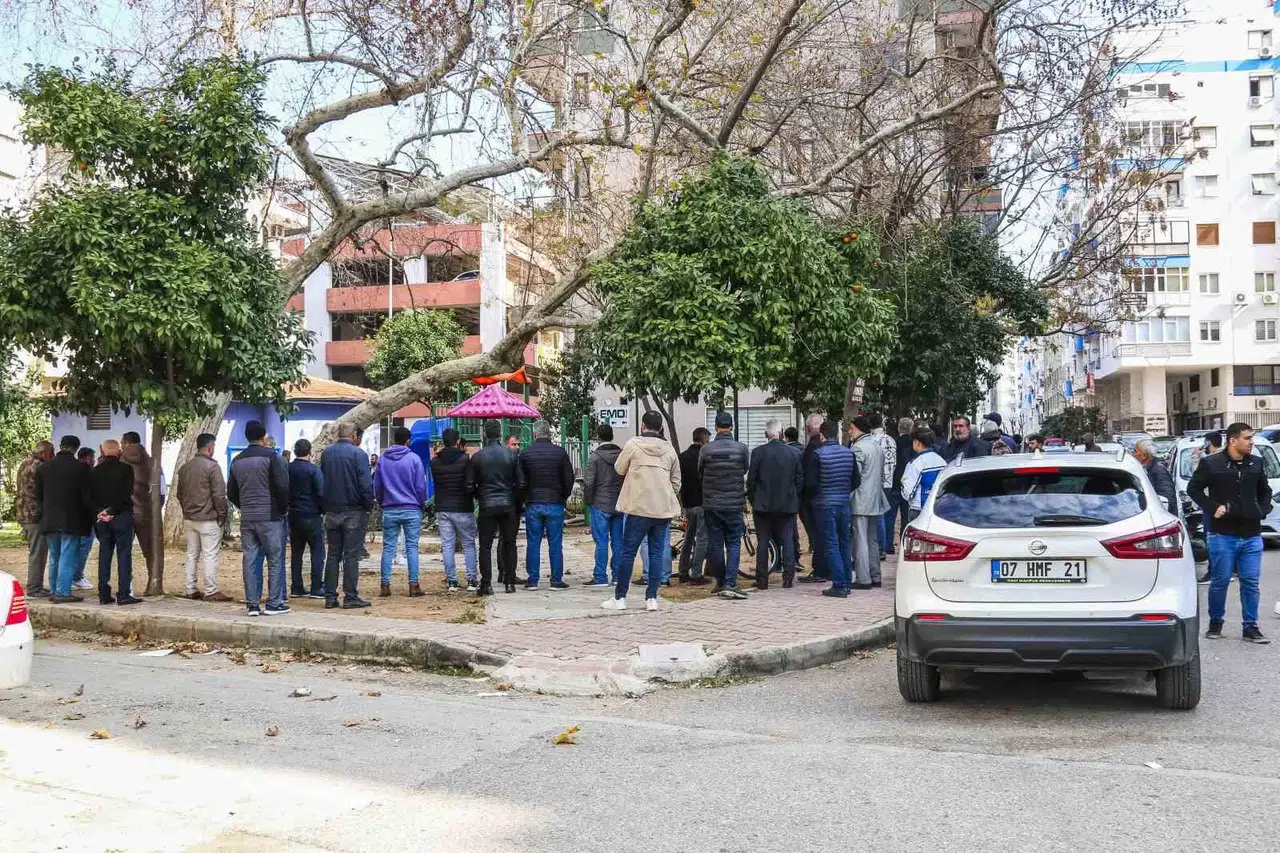 Çocuk Oyun Parkında Meyyit Bulundu, Vatandaşların Ceset Merakı ‘Pes’ Dedirtti