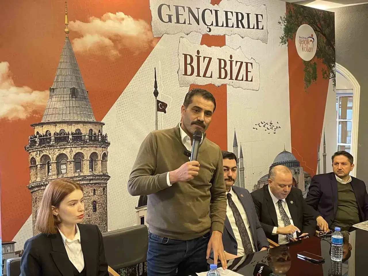 Cumhur İttifakı Beşiktaş Belediye Lider Adayı Serkan Toper Gençlerle Buluştu