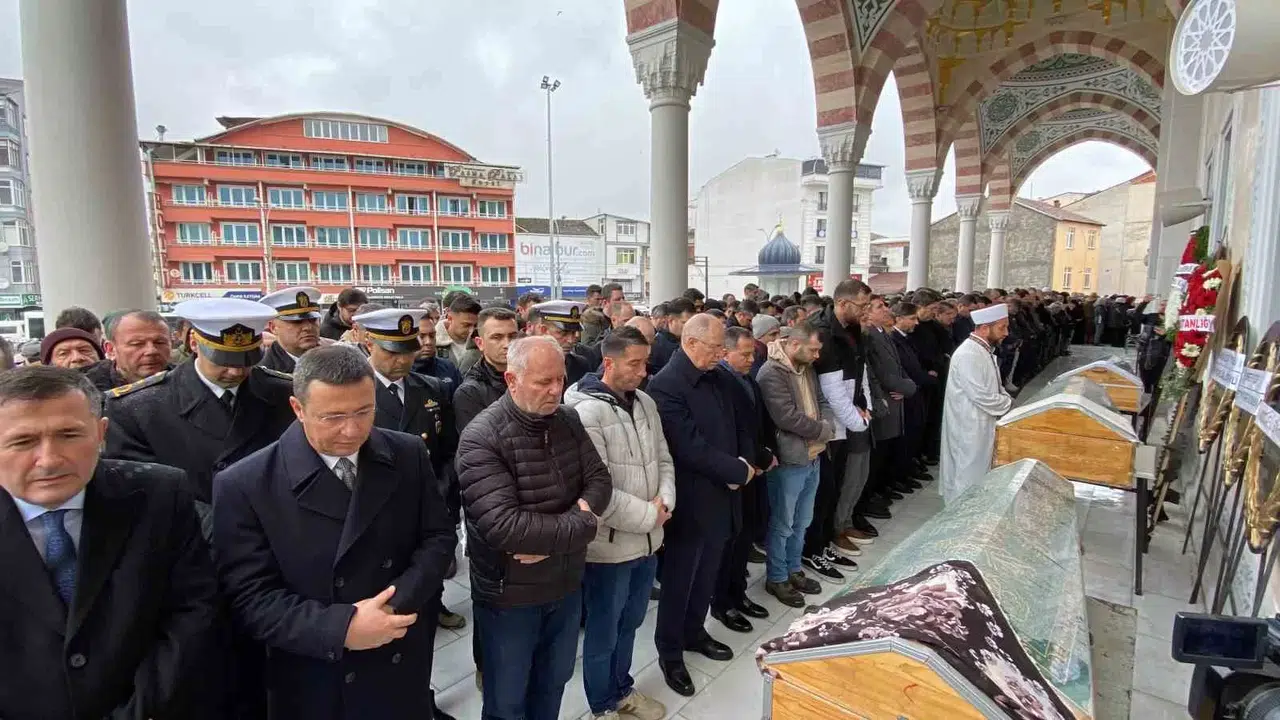 Dede ile Torunu Birebir Günde Ölmesi Aileyi Yasa Boğdu