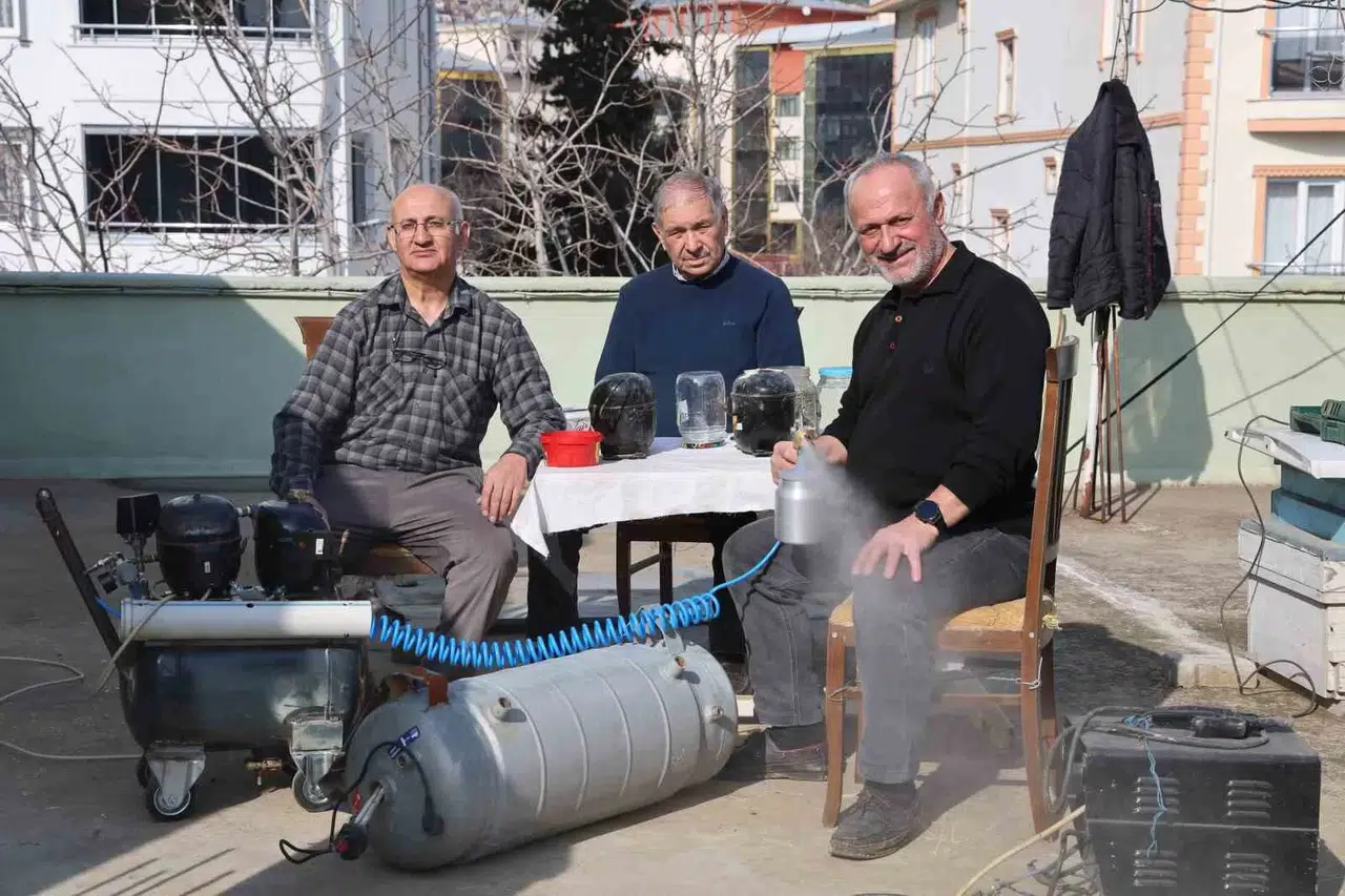 Depremzede Vatandaşlar Havası Bitmeyen Kompresör Yaptı