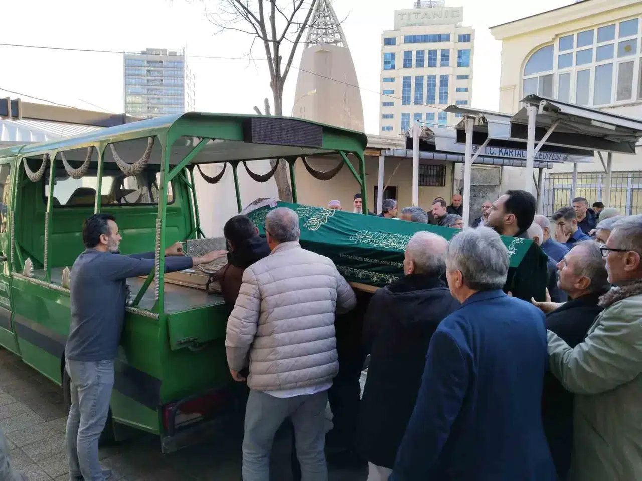 Dini Nikahlı Eşi Tarafından Öldürülen Bayan Toprağa Verildi