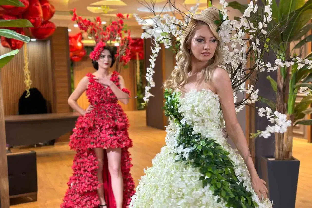 Diyarbakırlı Moda Dizayncısı Sevgililer Günü’ne Özel Çiçekli Gelinlik Tasarladı