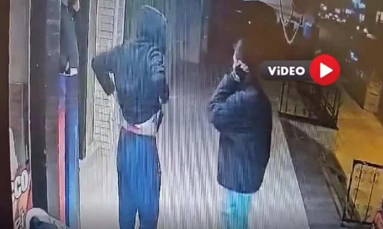 Çorum’da Genç Adamın Bıçaklandığı An Kamerada