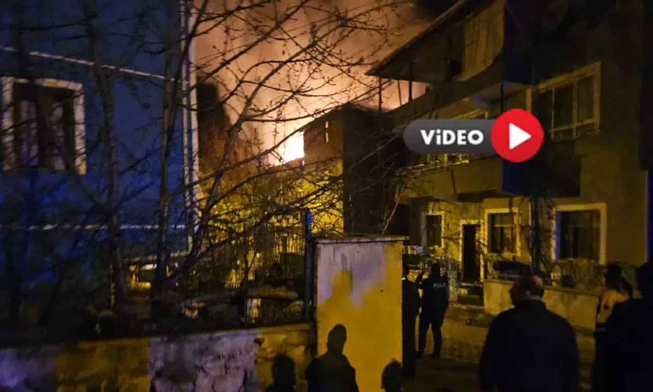Evin Çatısında Yangın Çıktı
