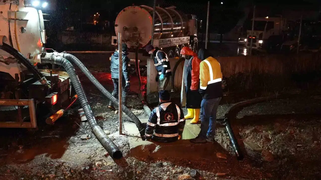 Düzce’de Kent Geneline Su Verilemiyor, Arızaya Belediye Takımları Müdahale Ediyor