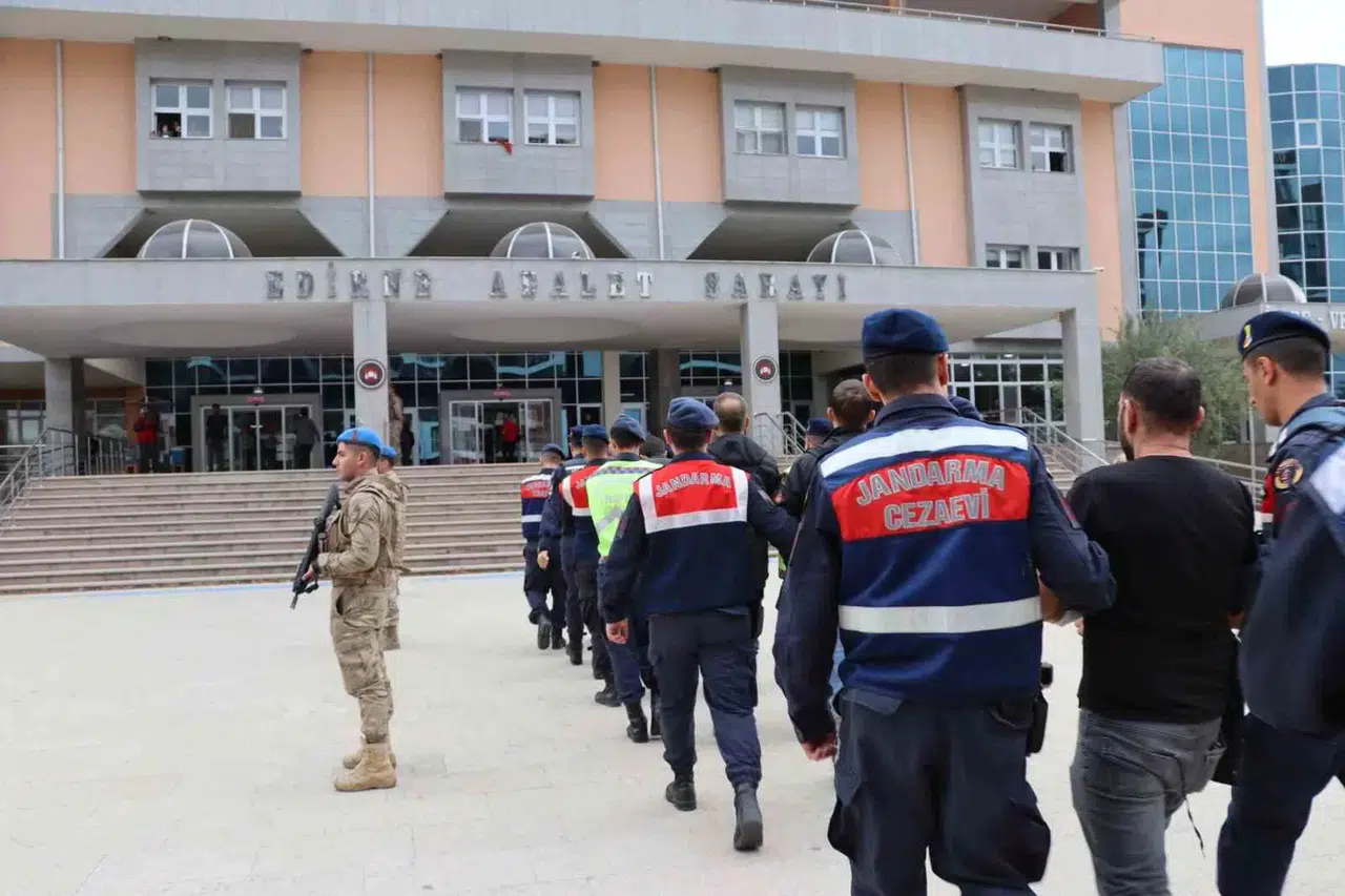 Edirne’de 8 Terör Şüphelisi Yakalandı