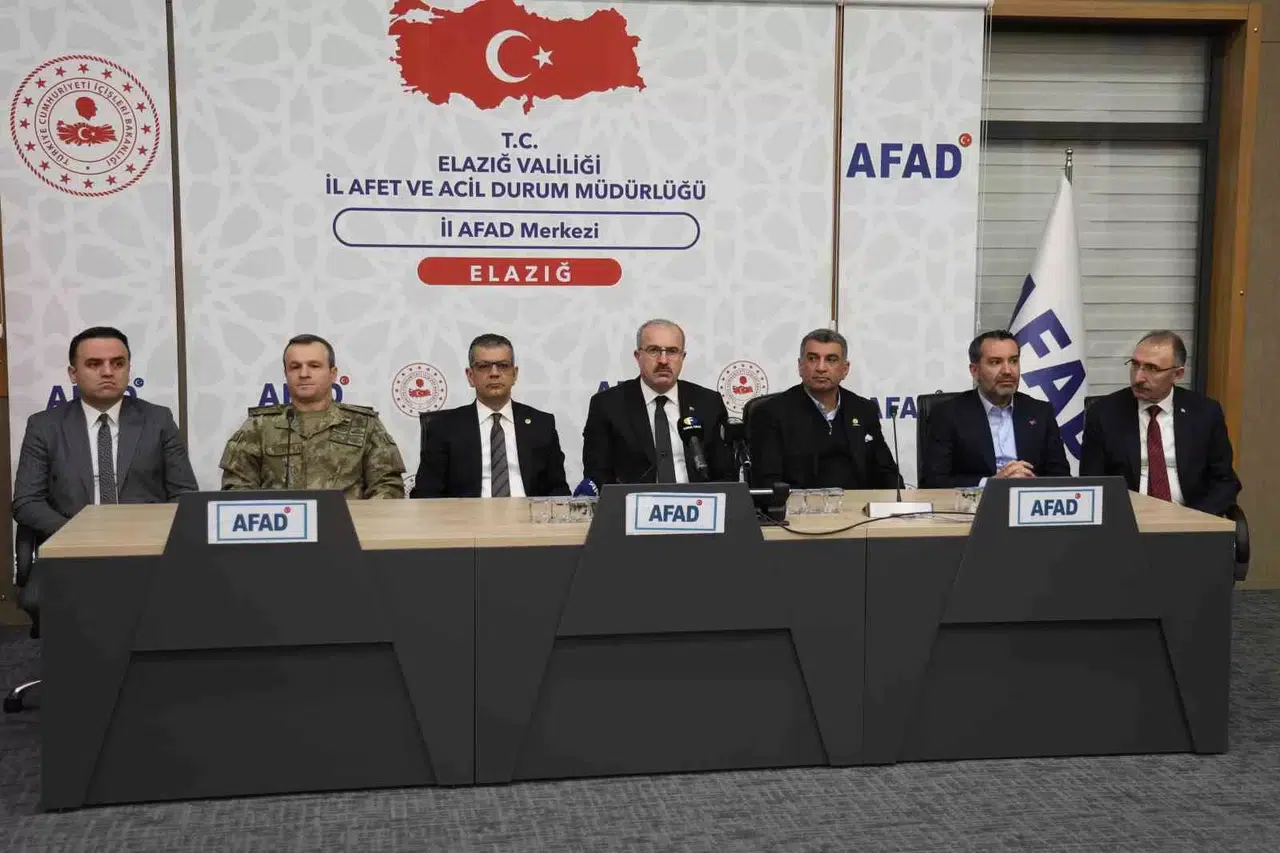 Elazığ’da Zelzelede Hayatını Kaybedenler Saat 04.17’de Anıldı