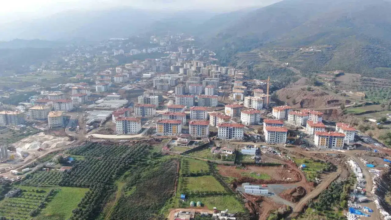 Enkaz Kentin Sakinleri, Yeni Meskenlerini Heyecanla Bekliyor