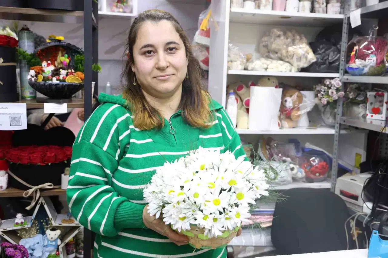 Enkaz Kentte Son 1 Yılda En Çok Tercih Edilen Mezarlık Çiçeklerine 14 Şubat’ta da Ağır İlgi
