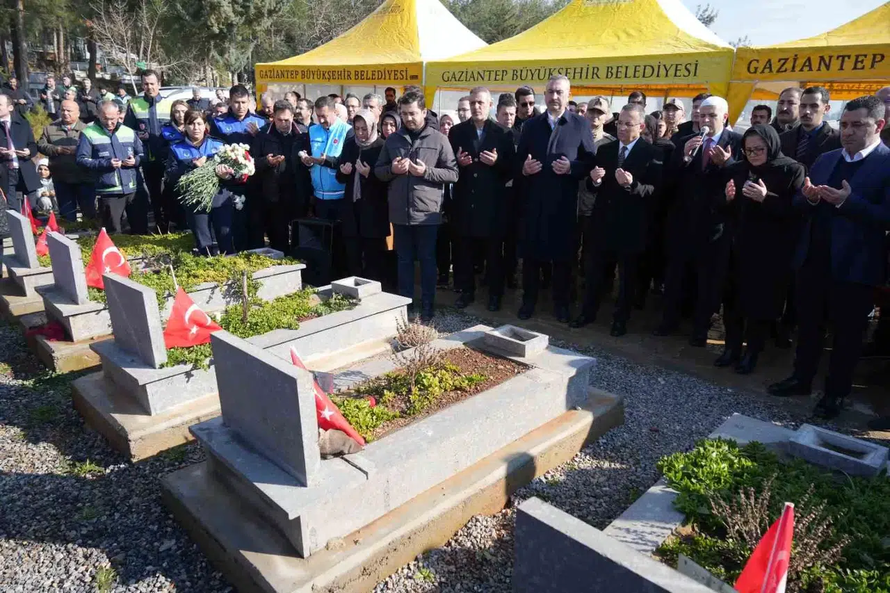 Gaziantep Protokolü, Zelzele Mezarlığında Vatandaşları Yalnız Bırakmadı