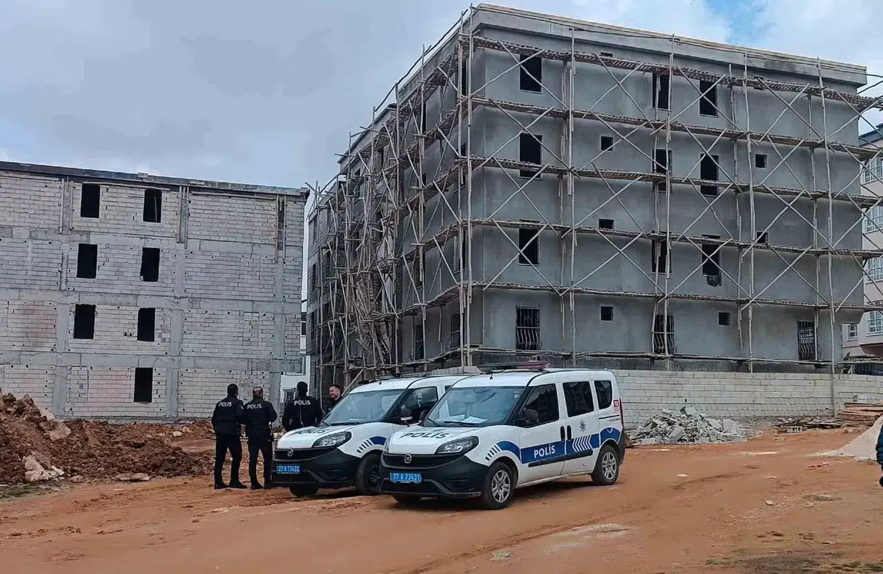 Gaziantep’te İnşaat İskelesi Çöktü: 1 Meyyit, 2 Yaralı