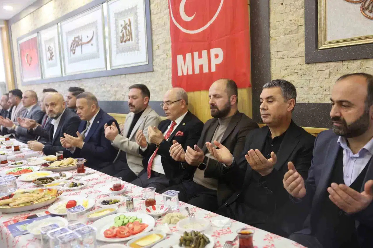 Gölbaşı Belediye Lideri Şimşek, Artvin ve Bayburtlularla Bir Ortaya Geldi