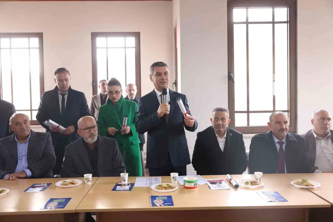 Gölbaşı Belediye Lideri Şimşek Vatandaşlara Tapularını Dağıttı