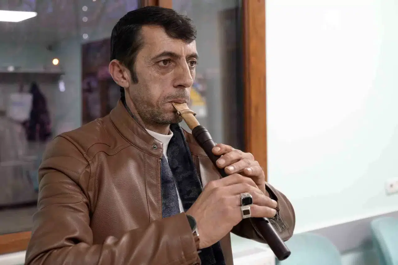 Gümüşhane’nin Eğlenceli Dolmuş Sürücüsü Çaldığı Mey ile Afrikalı Öğrencilere Türkü Ziyafeti Çekti