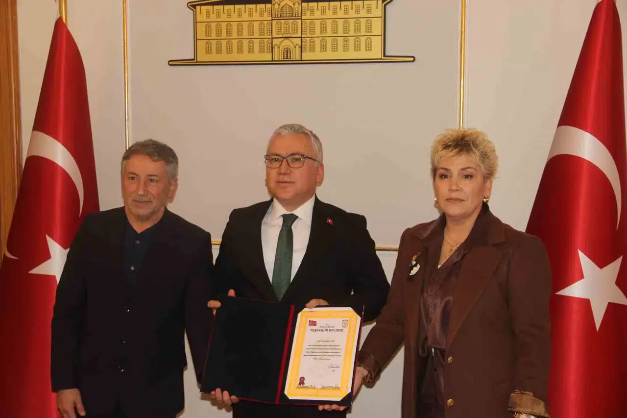 Hayallerinden Vazgeçip 1 Milyon Lirayı Bağışladılar
