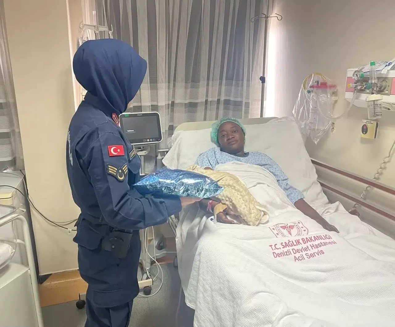 Hırsızlık Yapan Kaçak Göçmen Yakalandı, Sıhhat Denetimine Götürüldüğünde Doğum Yaptı