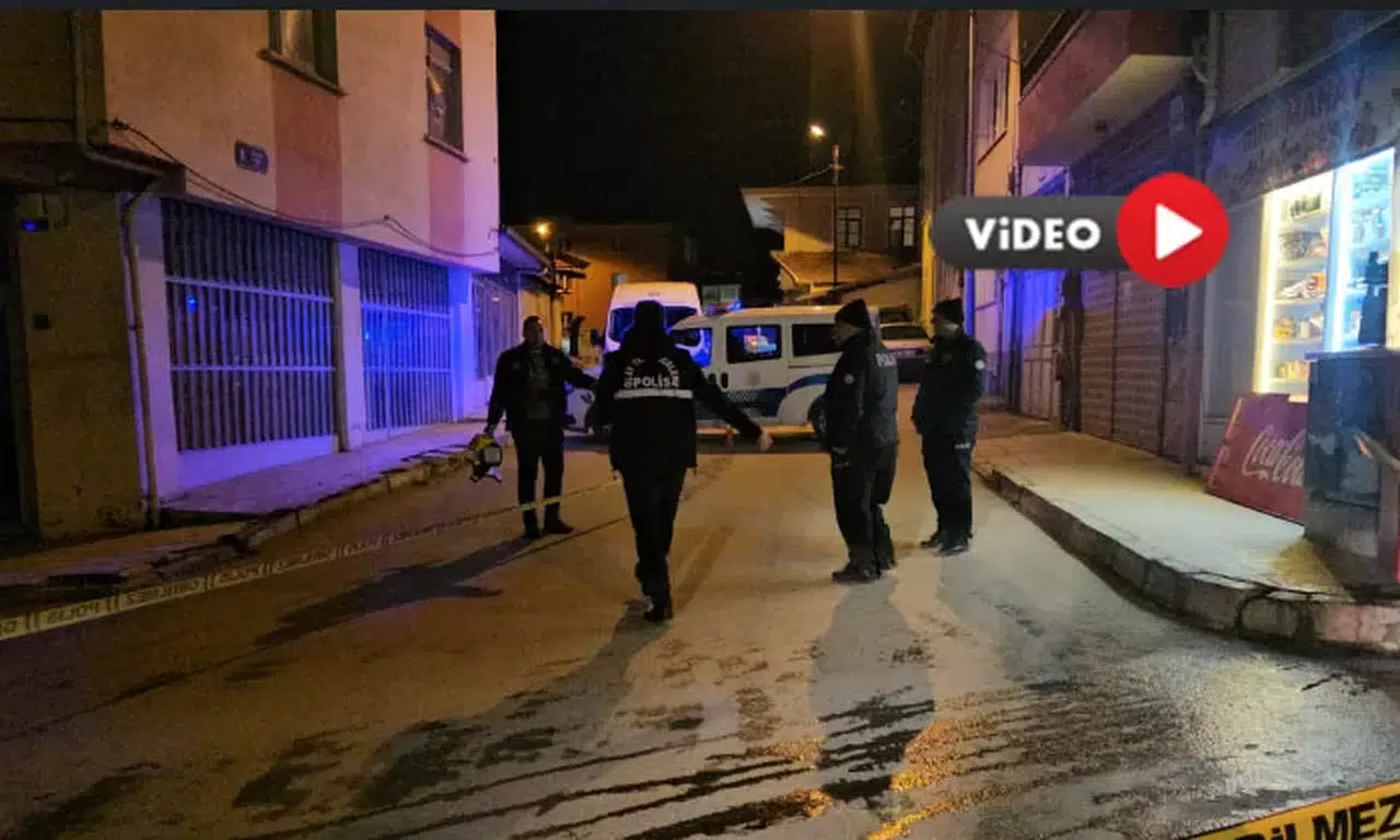 16 Yaşındaki Çocuğa Bıçaklı Saldırı, O Anlar Kamerada