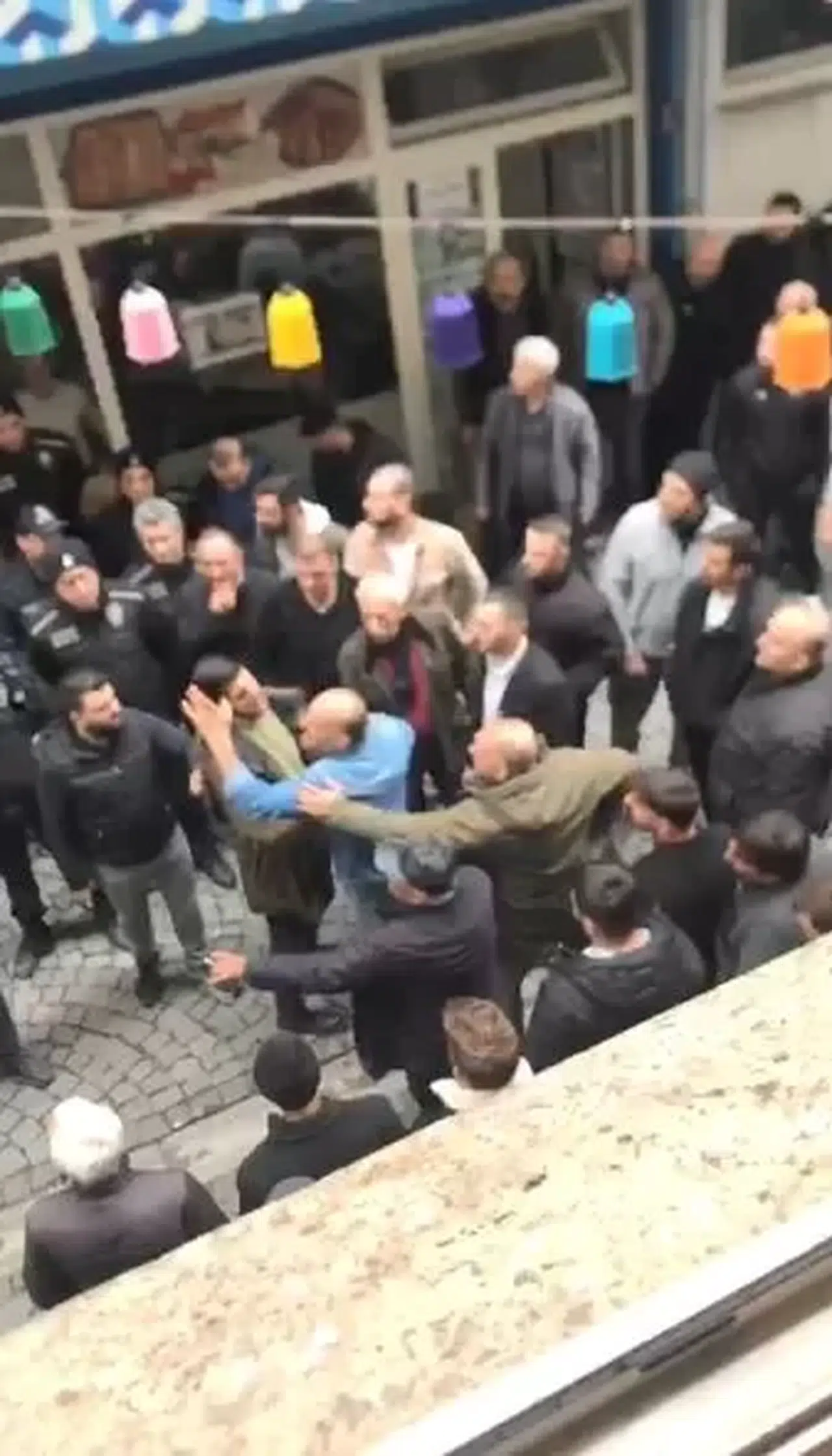 Hopa’da CHP’nin Liste Tartışması Yumruklu Hengameye Dönüştü