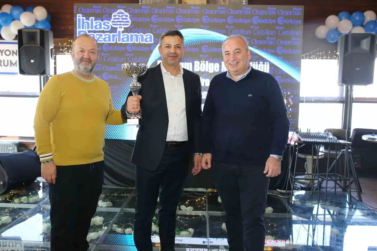 İhlas Pazarlama Genel Müdürü Orhan Korkusuz Şampiyon Takımı Ödüllendirdi