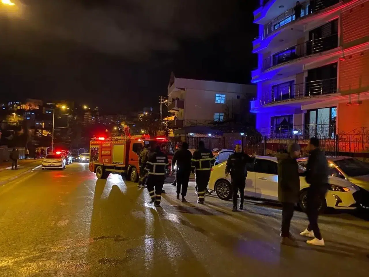 İki Arabanın Çarpıştığı Kazada Gaz Sızıntısı Paniğe Neden Oldu
