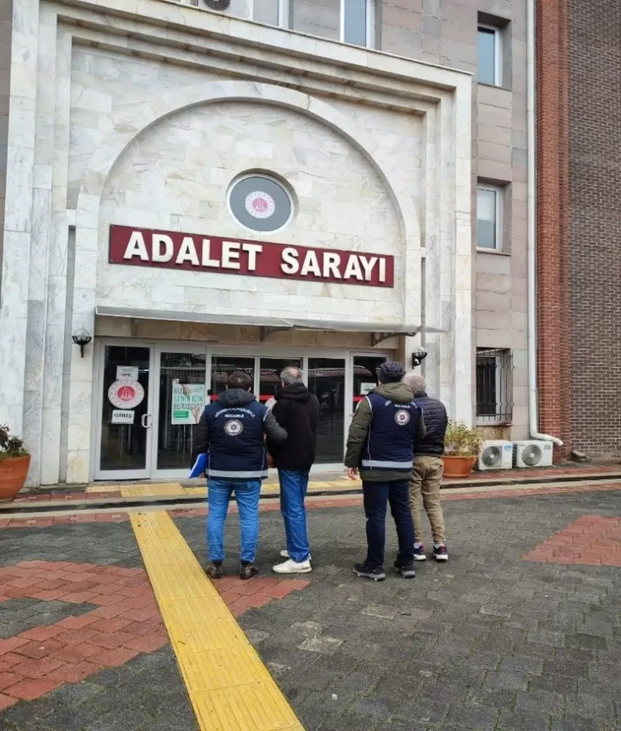 Isparta’da Göçmen Kaçakçılığı: 15 Göçmen Hudut Dışı Edildi, 1 Şahıs Tutuklandı