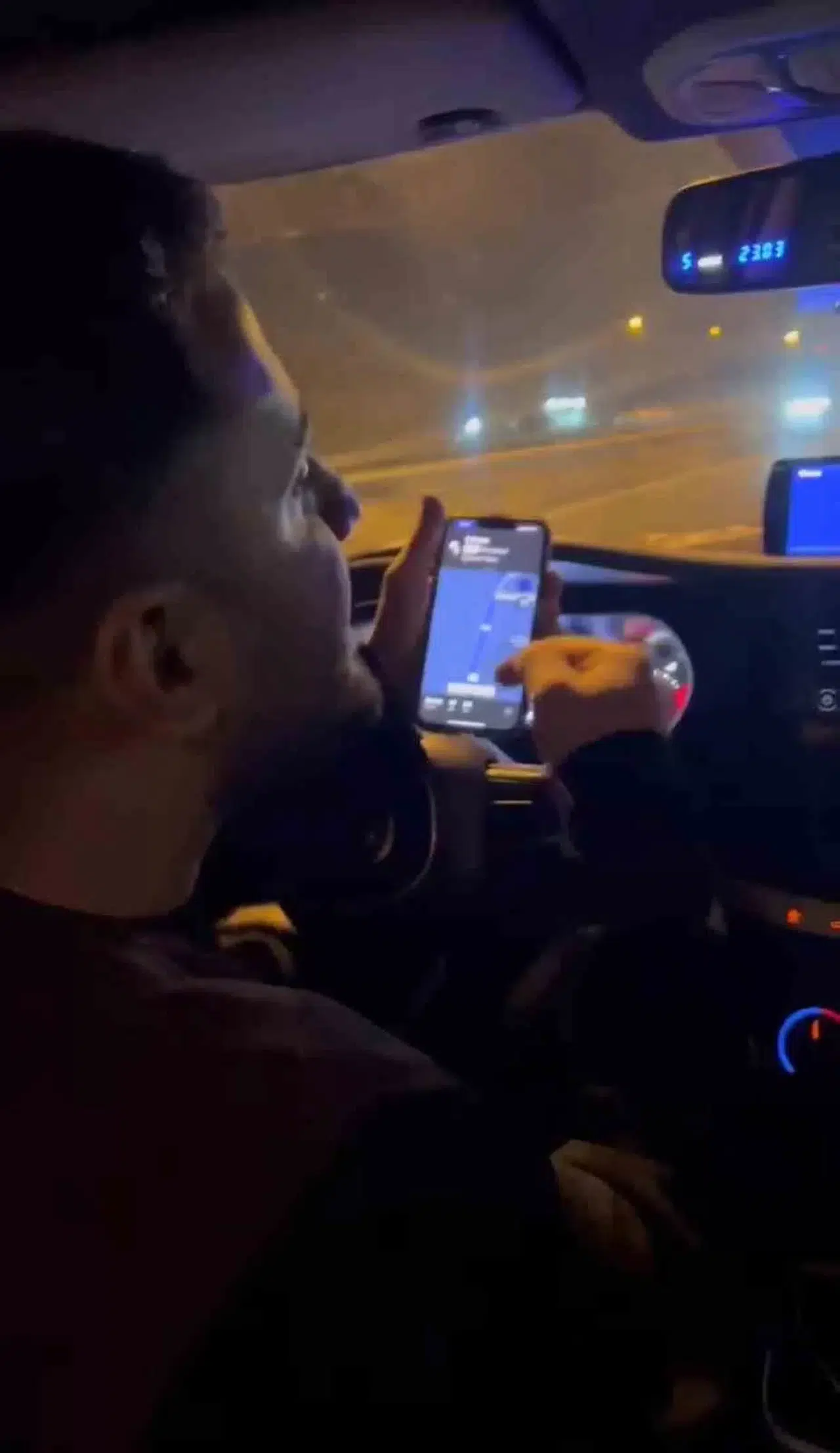 İstanbul’da “Taksimetreyi Neden Açmadın” Hengamesi Kamerada: Müşterileri Otoyolda İndirmek İstedi, Kaydı Görünce Vazgeçti