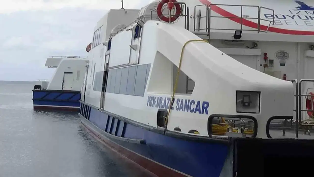 İzmir’de Deniz Ulaşımı İptal Edildi