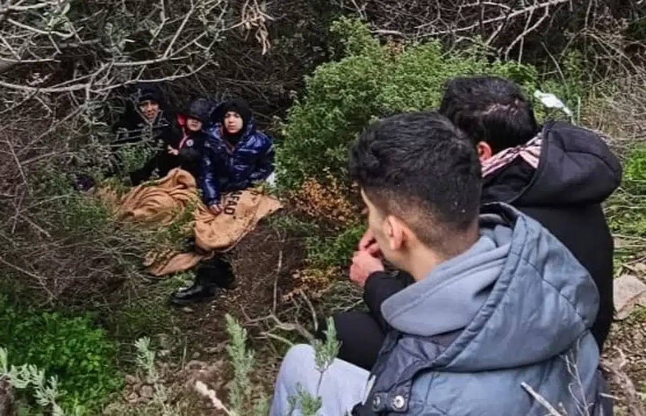 İzmir’de Kıyı Güvenlik, Göçmenleri Karada Yakaladı