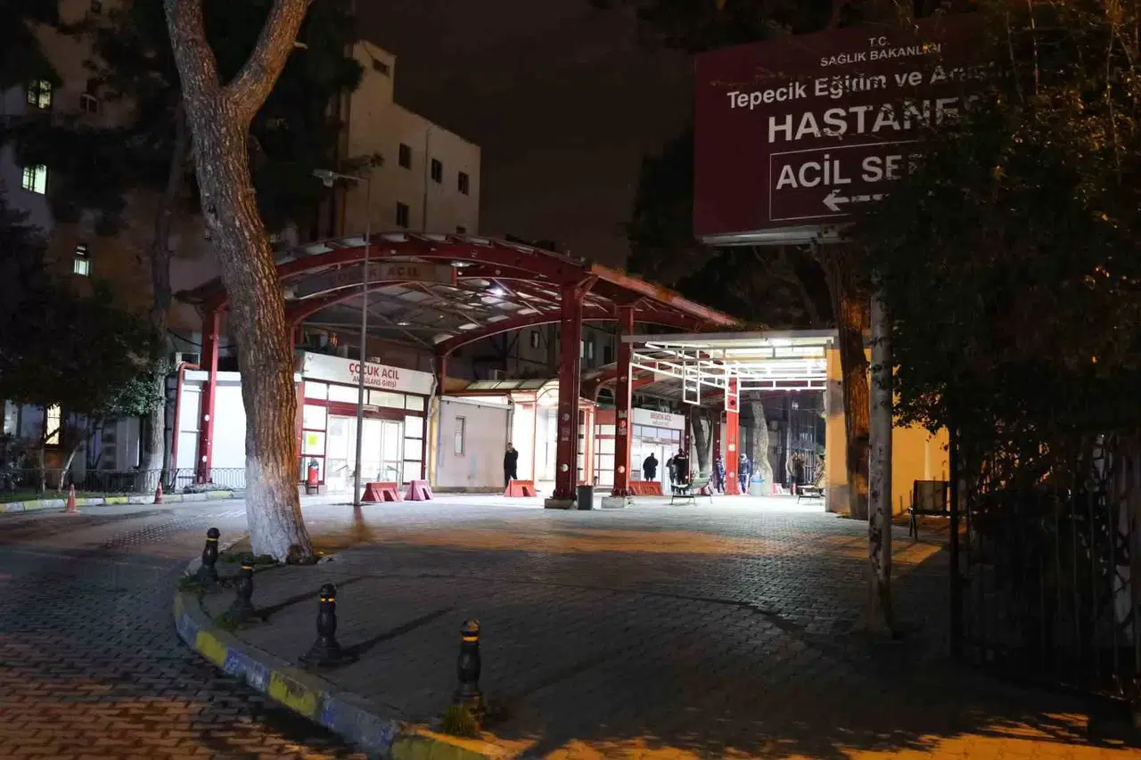 İzmir’de Motosiklet Şoförünün Mevtten Döndüğü Kaza Kamerada