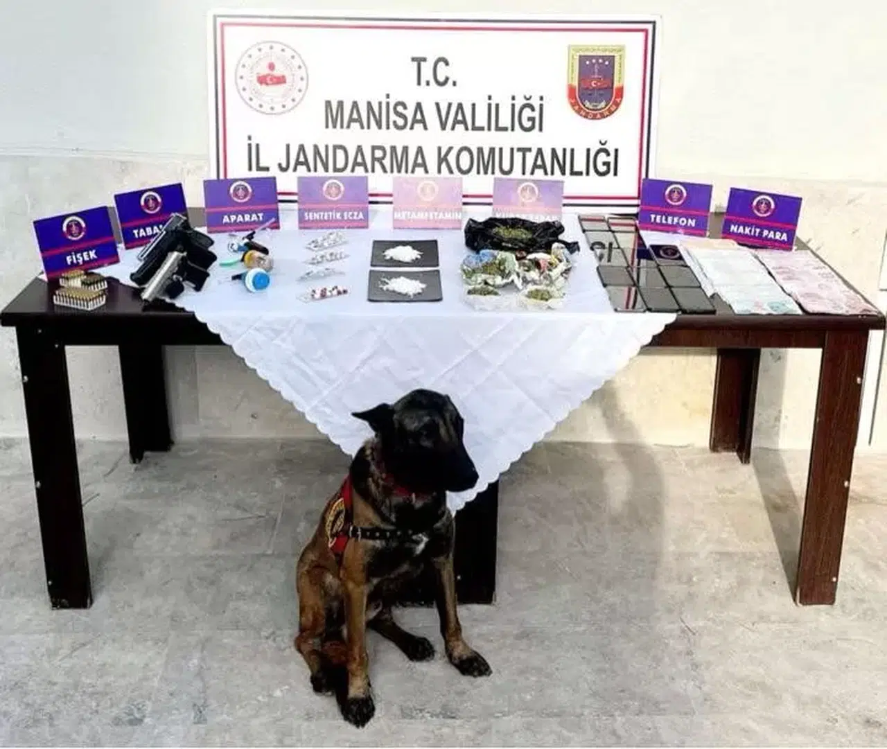 Jandarma Manisa’da Zehir Tacirlerine Göz Açtırmıyor: 62 Gözaltı
