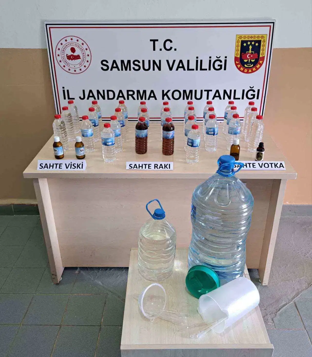 Jandarma’dan Uydurma İçki Üretimi Yapılan Konuta Baskın