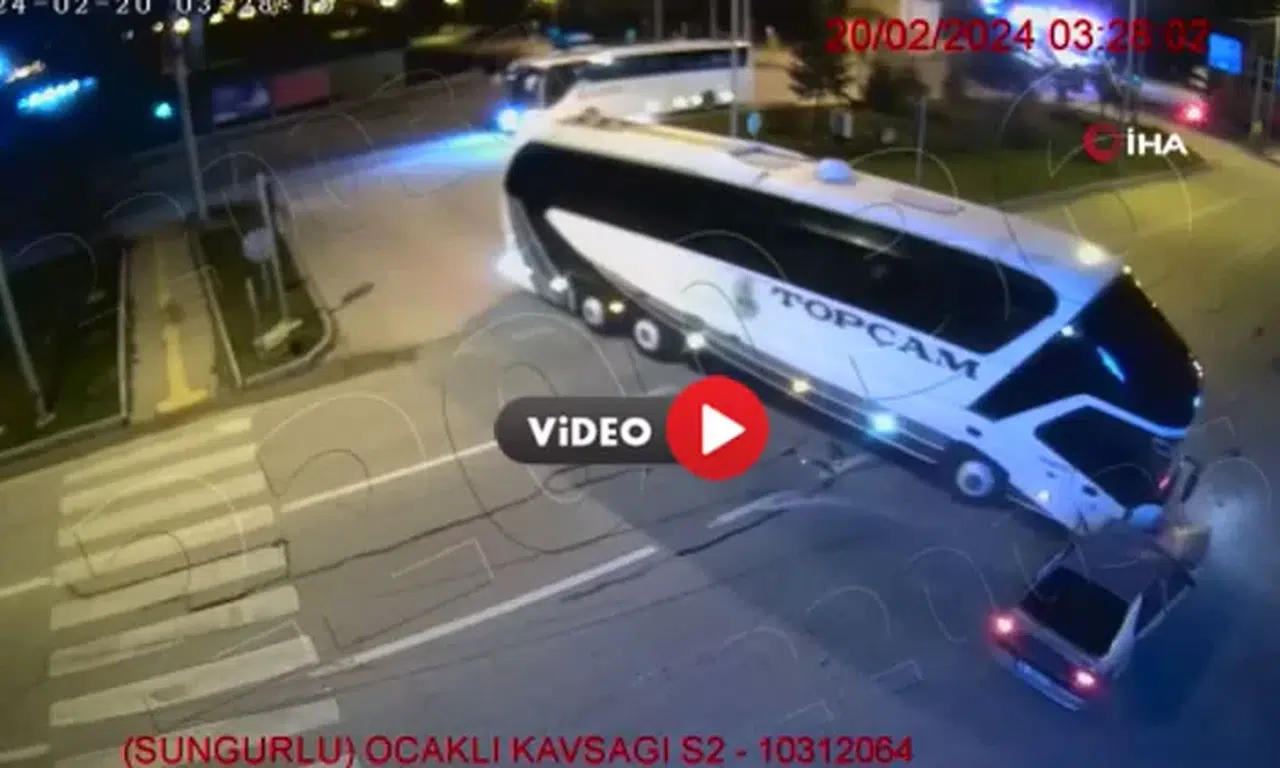 Çorum’da 5 Kişinin Yaralandığı Kaza Anı Kameralarda