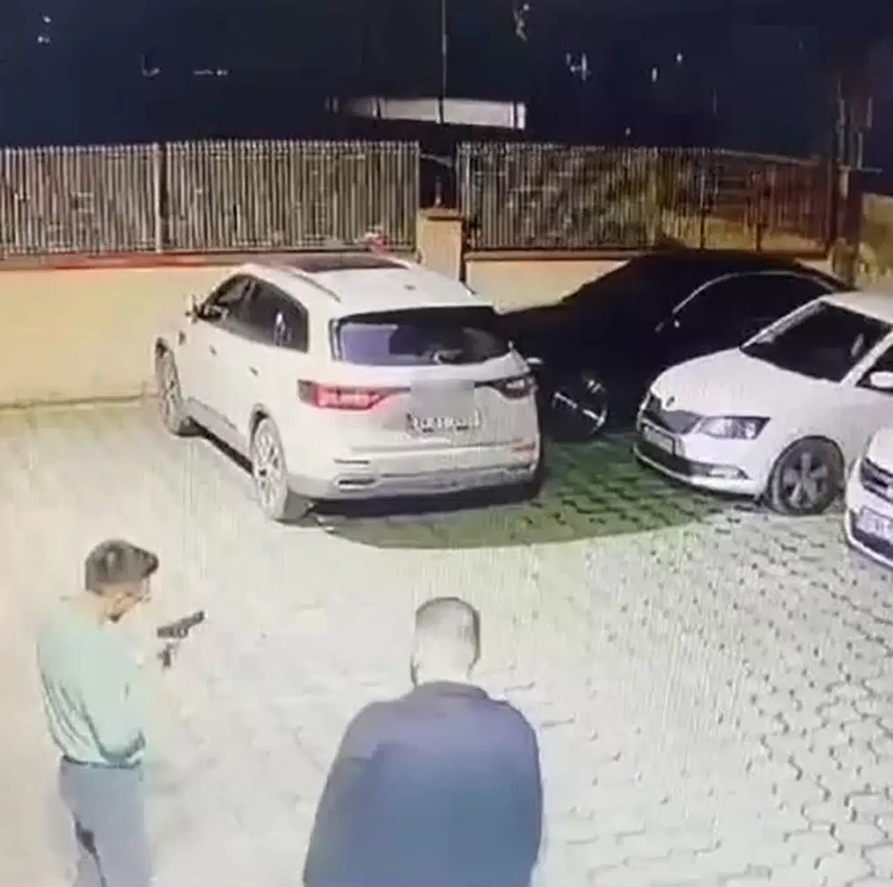 Kartal’da Otoparka Girip Araçlara Ateş Etmeye Çalıştılar