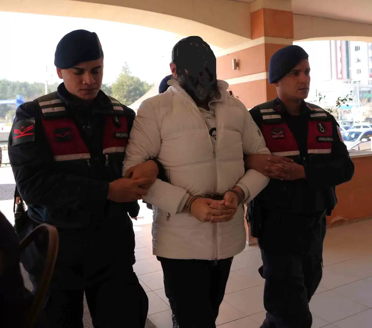 Kastamonu’da, Kafes-45 Operasyonu’nda Gözaltına Alınan Örgüt Önderi Adliyeye Sevk Edildi