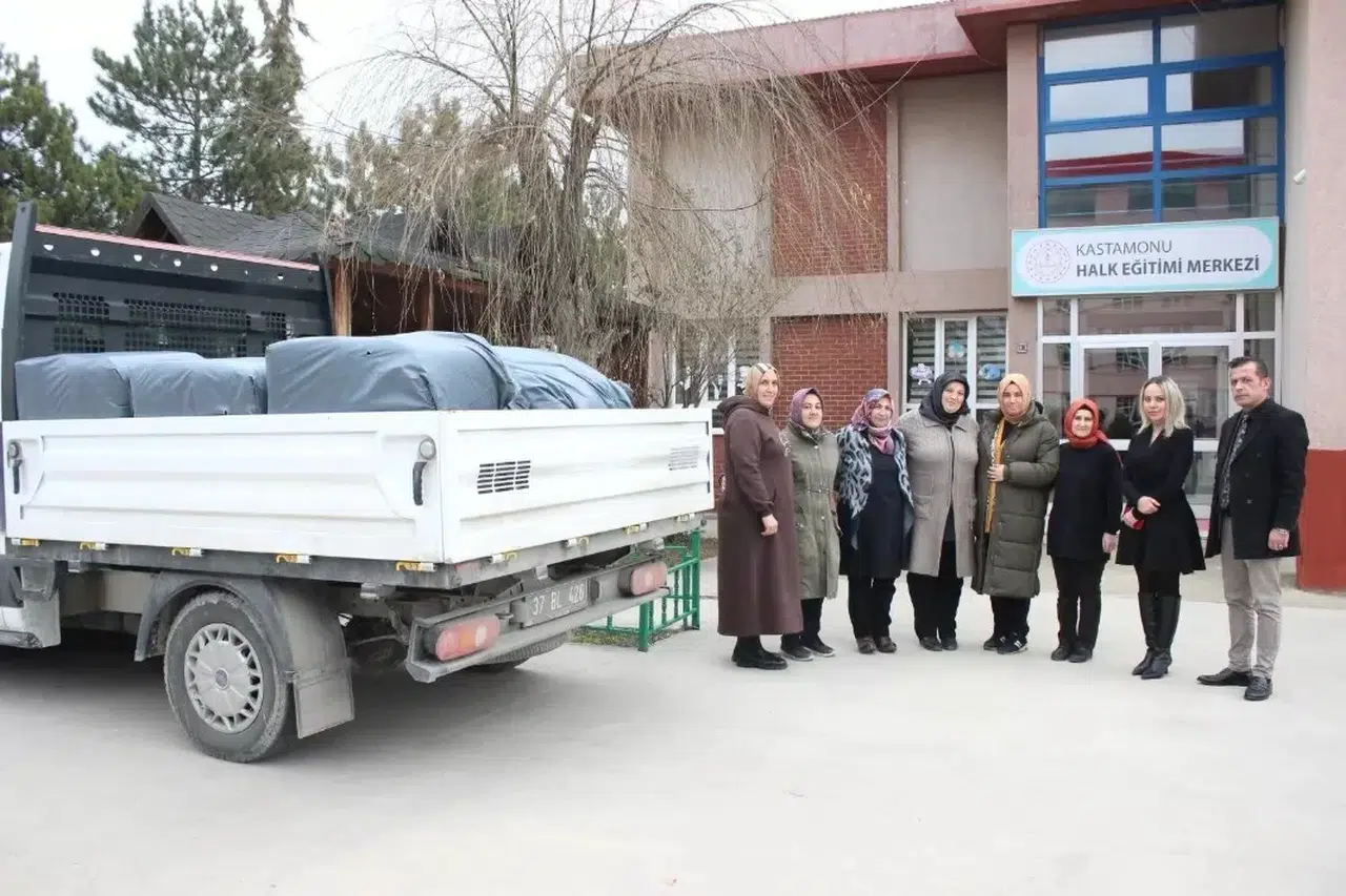 Kastamonulu Bayanların Gazze İçin Ördüğü Giysi ve Battaniyeler Filistin’e Gönderildi