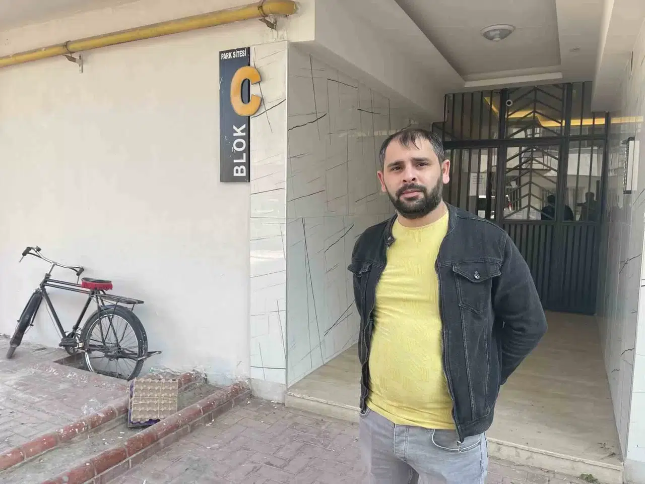 Katları Tek Tek Dolaşarak Beğendiği Ayakkabıları Çalan Bayan, Güvenlik Kameralarına Yakalandı