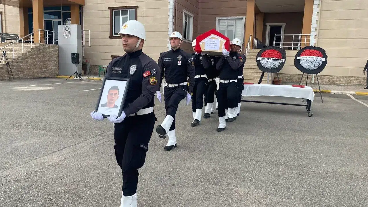 Kazada Ölen Polis Memurunun Cenazesi Düzenlenen Merasimle Memleketine Gönderildi