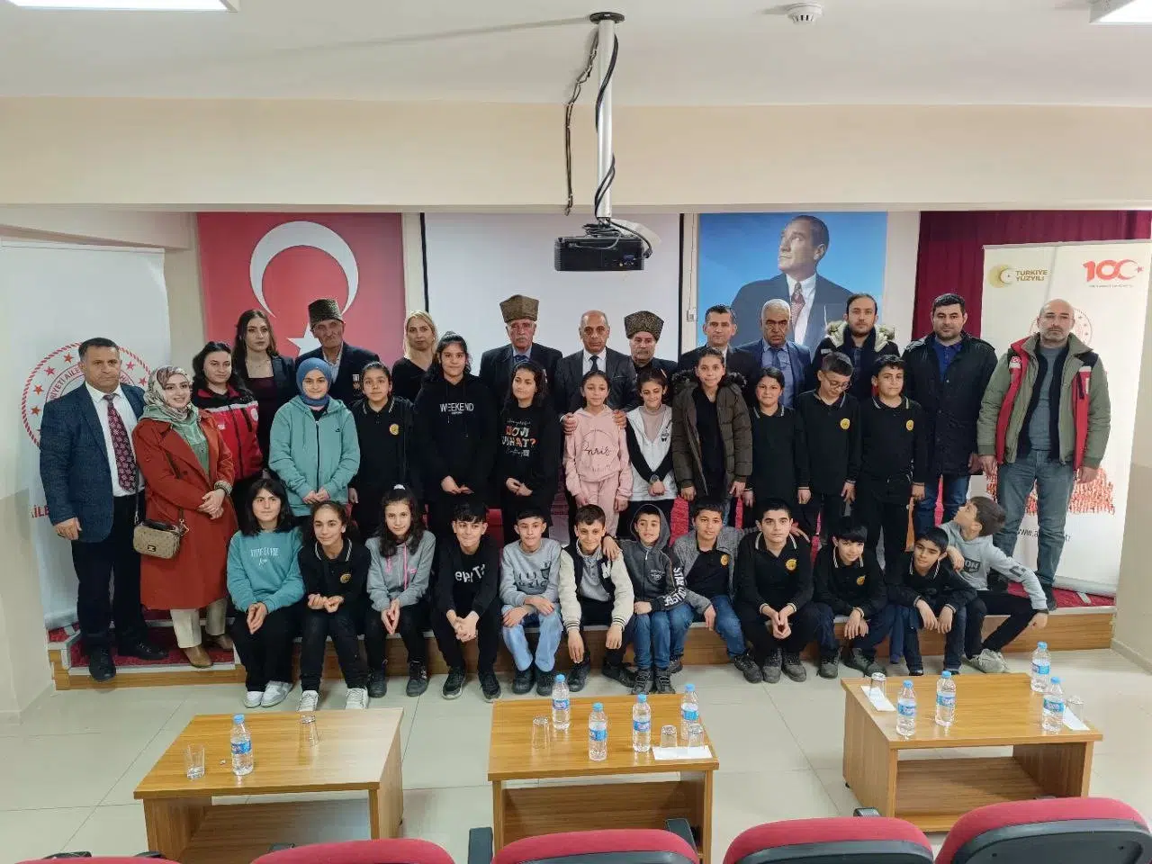 Kıbrıs Gazileri Öğrencilerle Bir Ortaya Geldi
