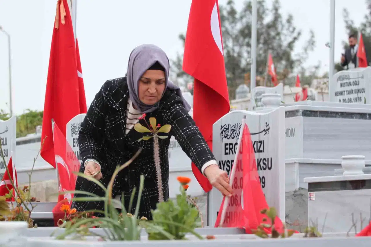 Kimsesiz 3 Çocuğa Can Olan Gözü Yaşlı Annenin 3 Evladı ve Eşi Zelzelede Vefat Etti