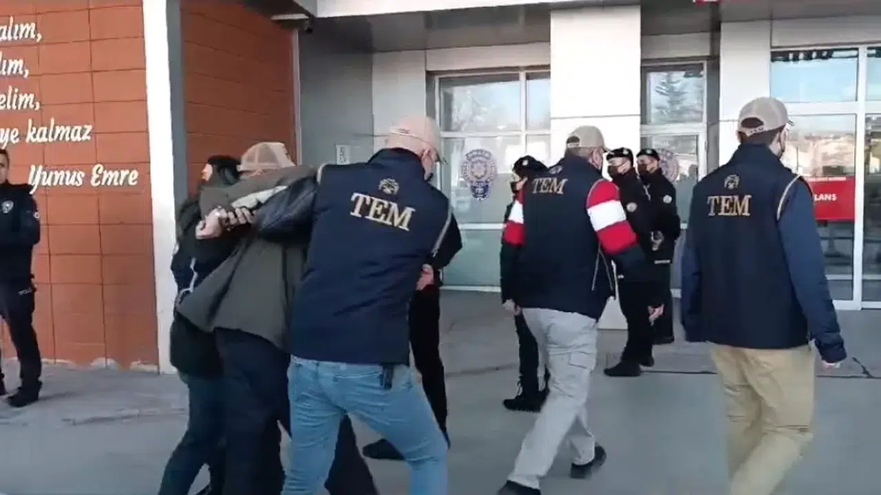 Kırmızı Bülten ile Aranan Örgüt Mensubu Eskişehir’de Yakalandı