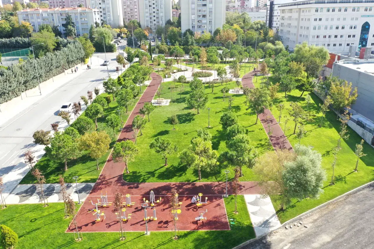 Küçükçekmecenin Çehresi, Yeni Parklar ve Yeşil Alanlarla Güzelleşiyor