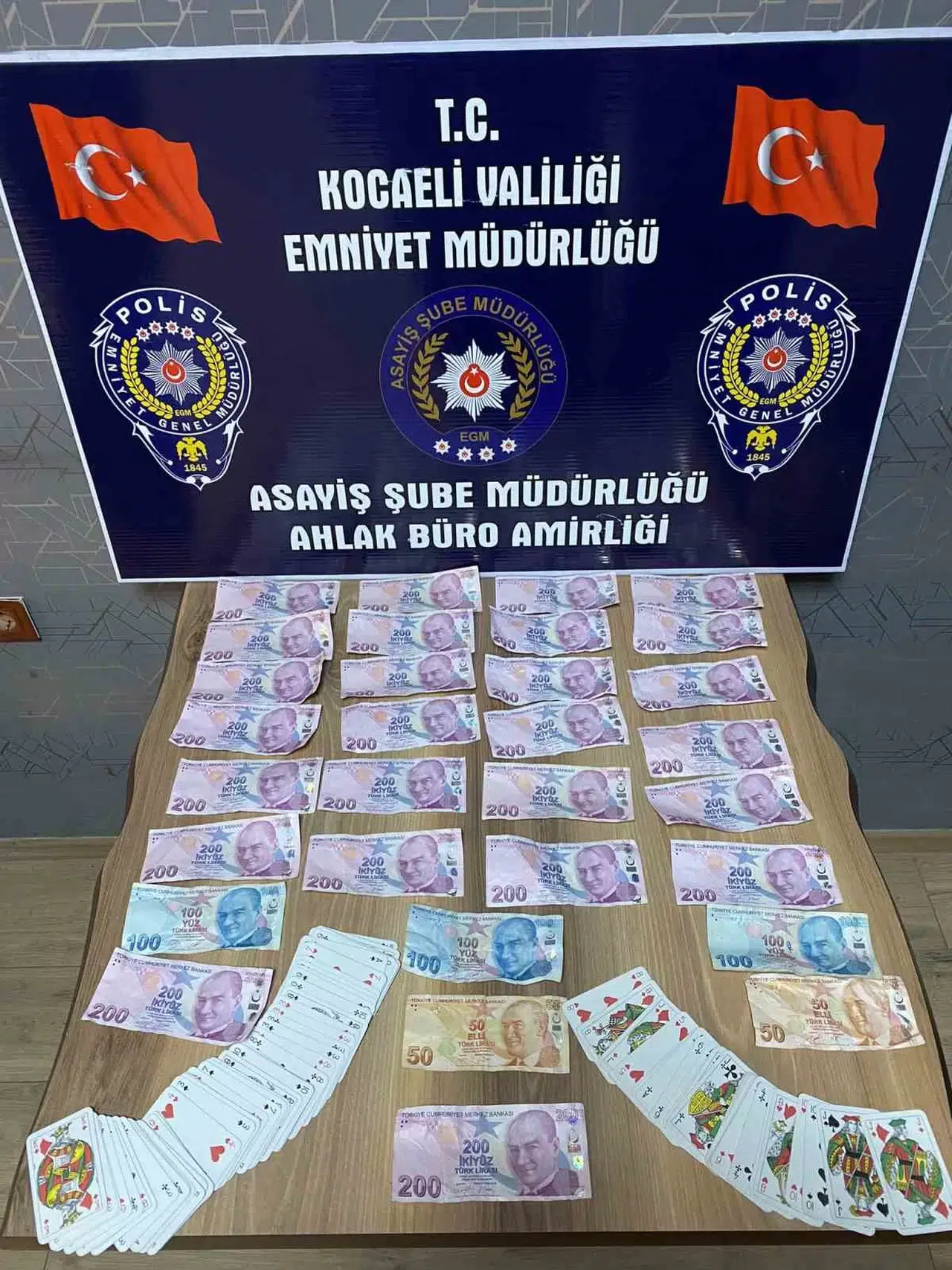 Kumar Oynatılan İş Yerine Polis Baskını